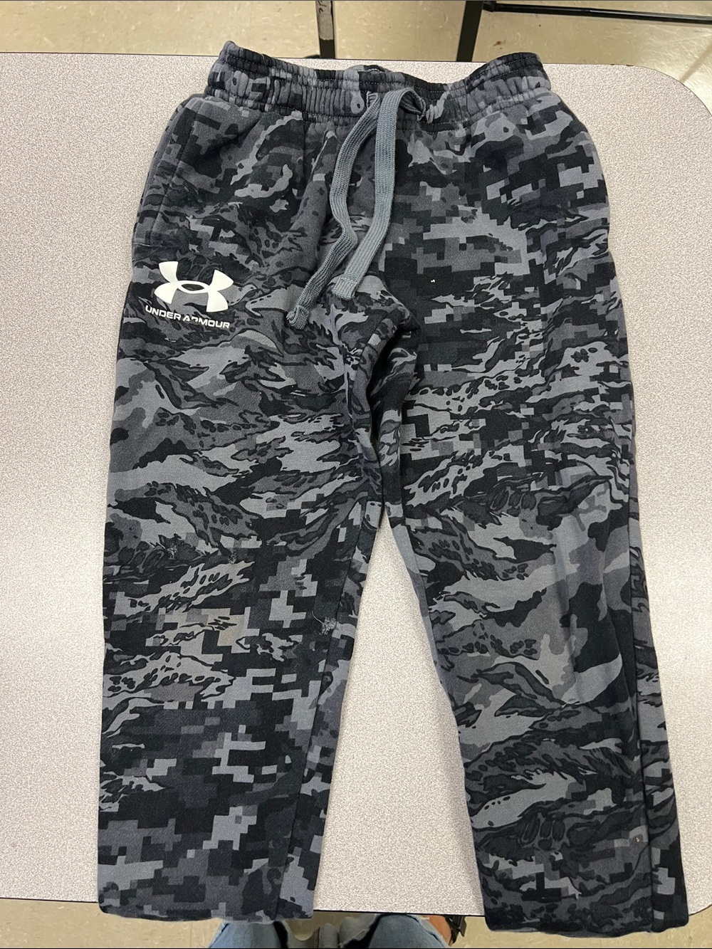 Under Armour Boys' Black & Gray Camo Jogger Sweatpants